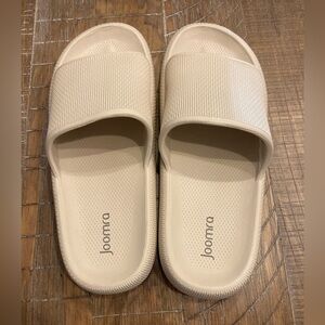 Joomra Cream Slide Sandals (beige) like new size w- 10.5-11.5 m- 9-10